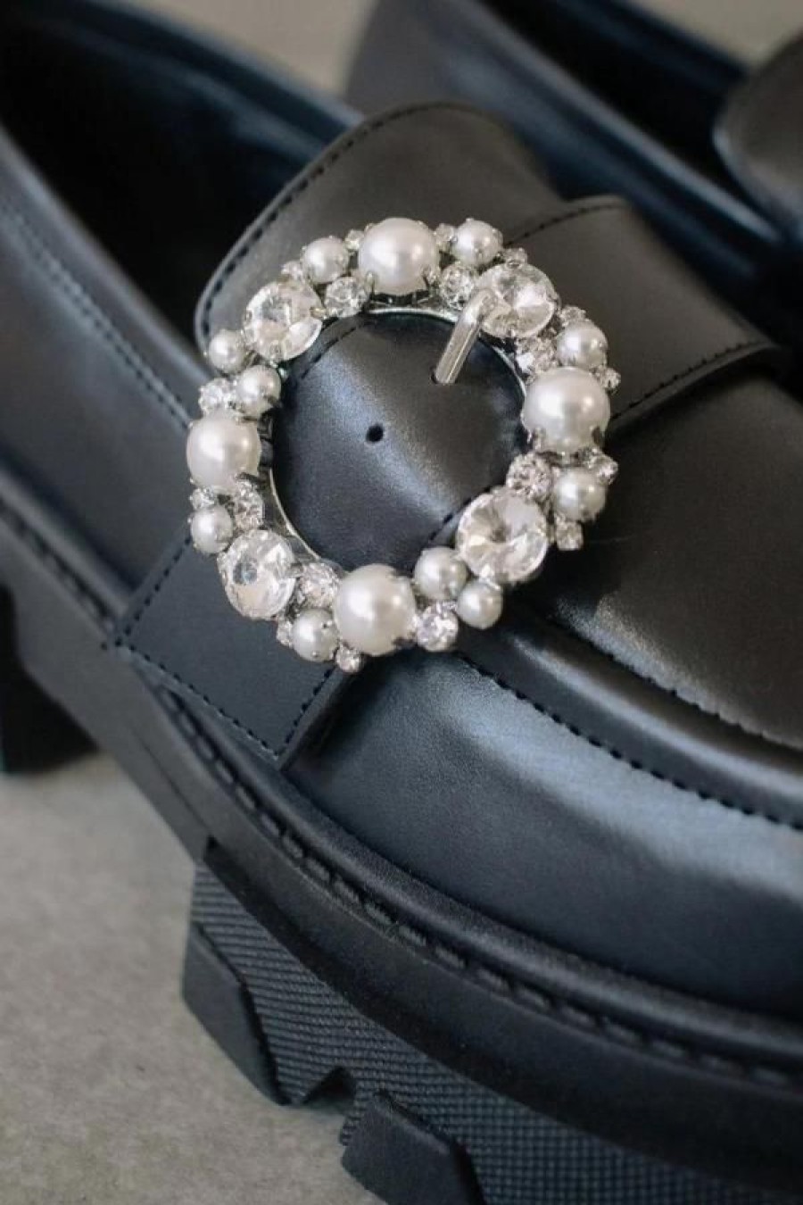 Alohas Trailblazer Crystal Loafers | Black Best