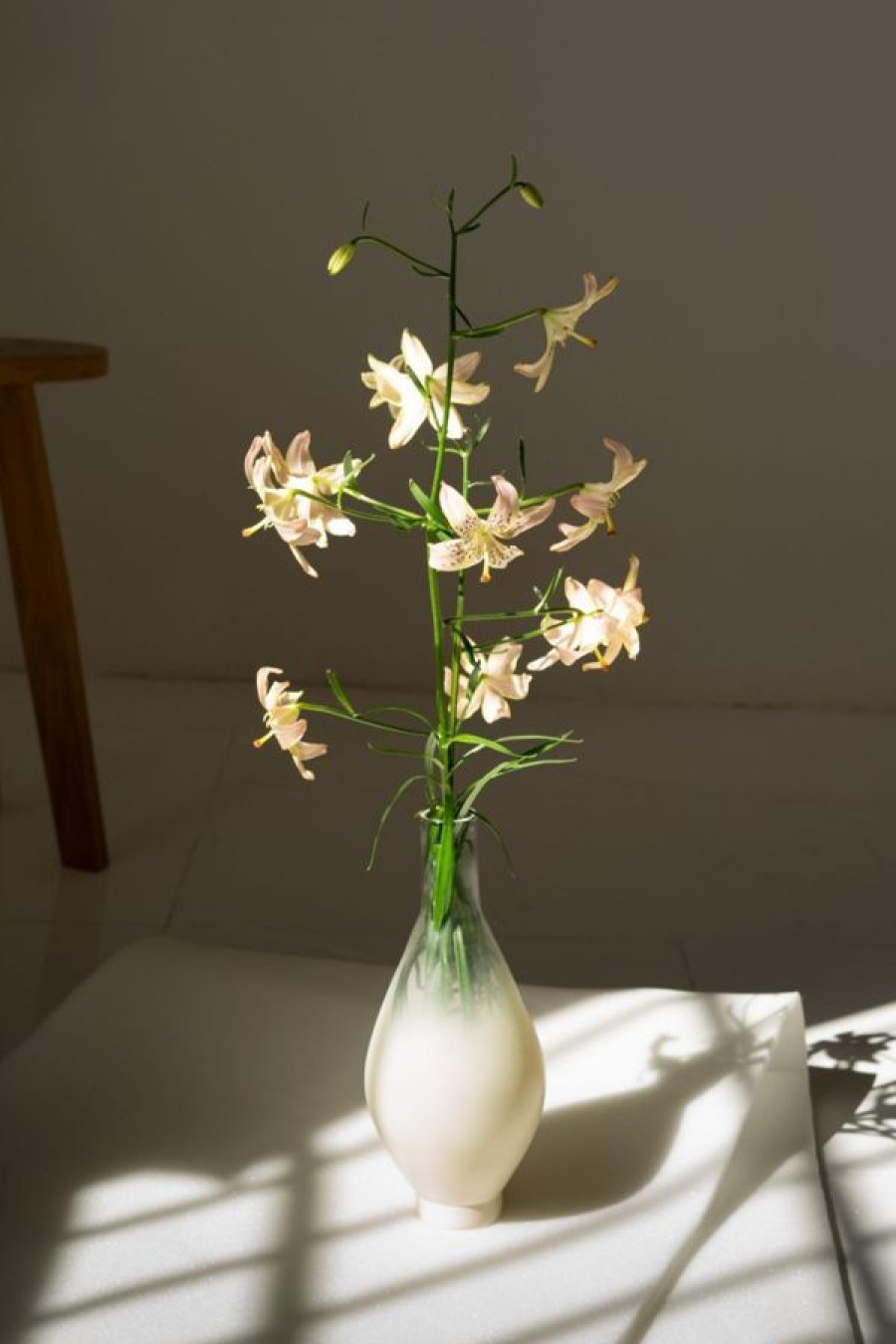 Los Objetos Decorativos Beige Glass Vase Hot