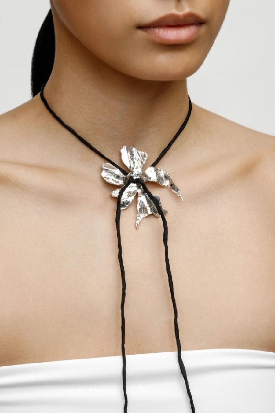 Wolf Circus Flower Cord Necklace | Black Wholesale