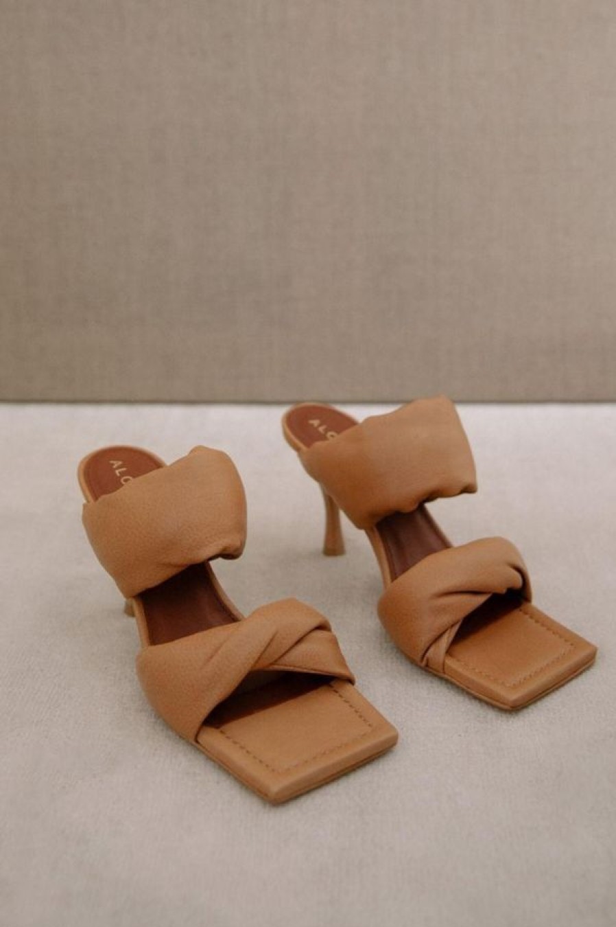 Alohas Twist Strap Camel Mid Heel Brown Best