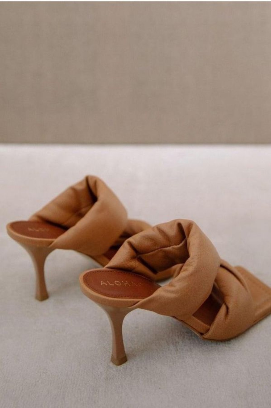 Alohas Twist Strap Camel Mid Heel Brown Best