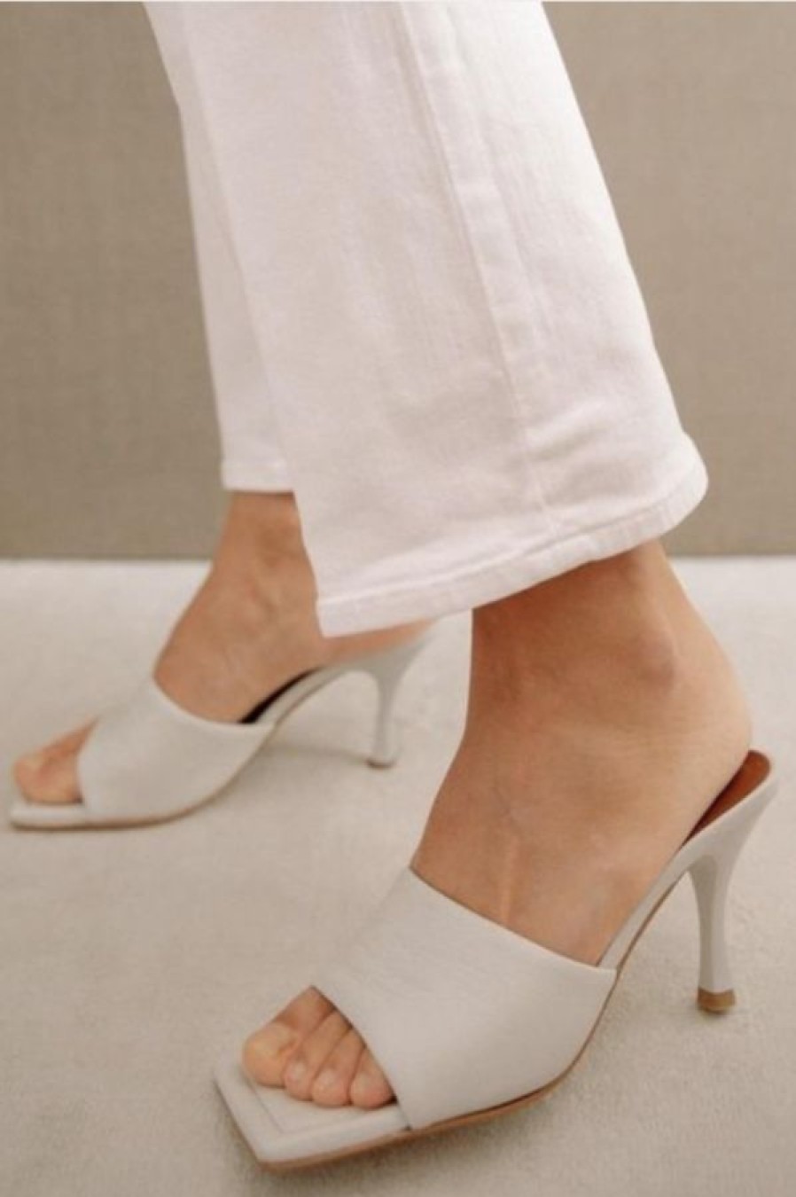 Alohas Puffy Heel | White New