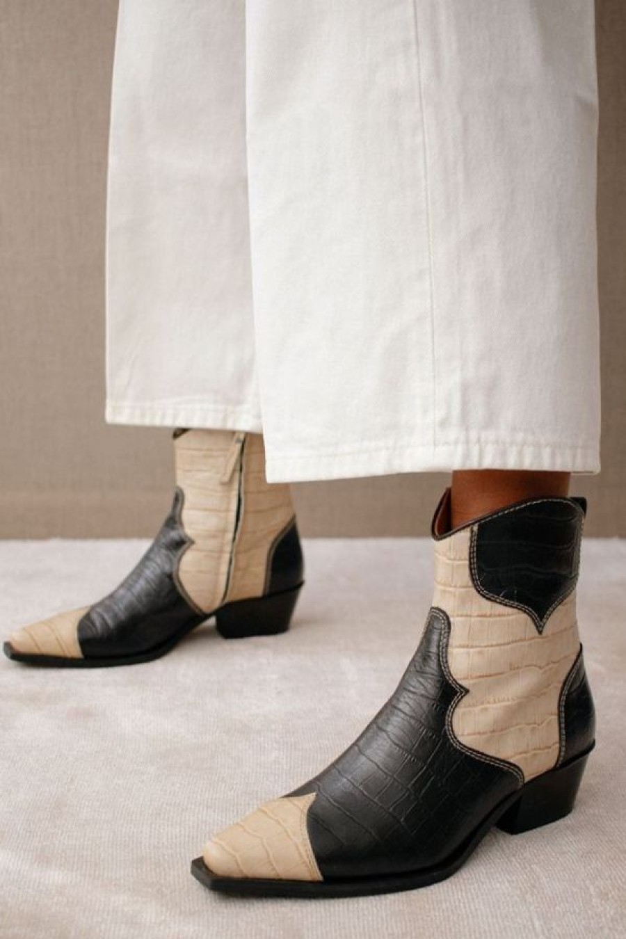 Alohas Buffalo Leather Ankle Boots | Black And White Wholesale