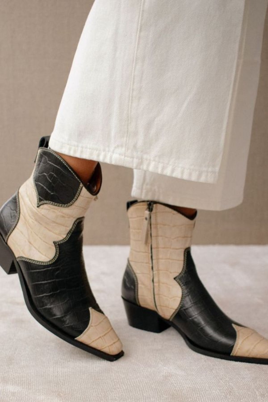 Alohas Buffalo Leather Ankle Boots | Black And White Wholesale